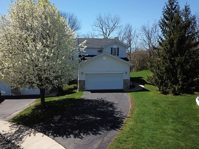 1st image of 2 Lakeview Dr