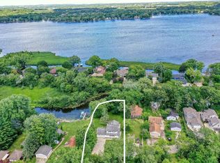 2718 Nagawicka Ave, Delafield, WI 53018