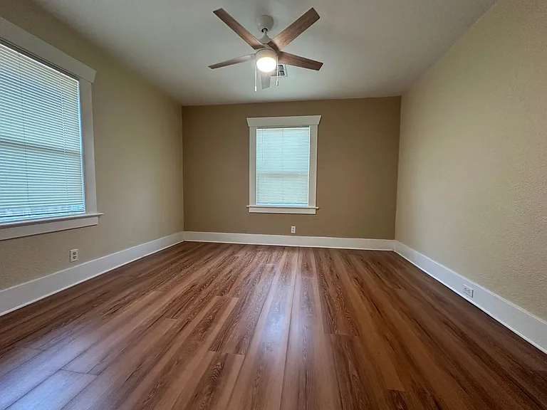 210 Las Flores Ave — Photo 9