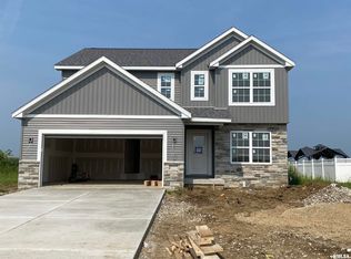 1005 Campanella Dr, Chatham, IL 62629