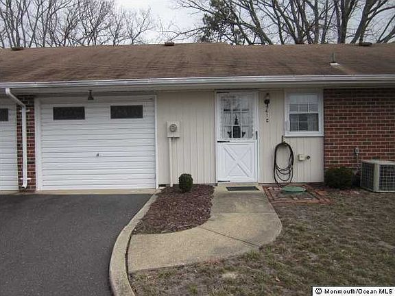 3rd image of 941 Aberdeen Drive #C