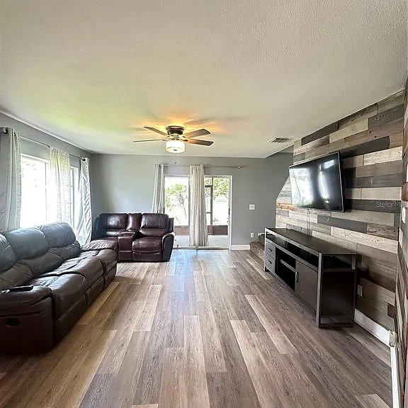 2235 Fluorshire Dr — Photo 2