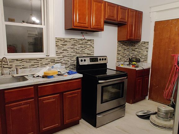 4th image of 4010 Pratt Ave #1