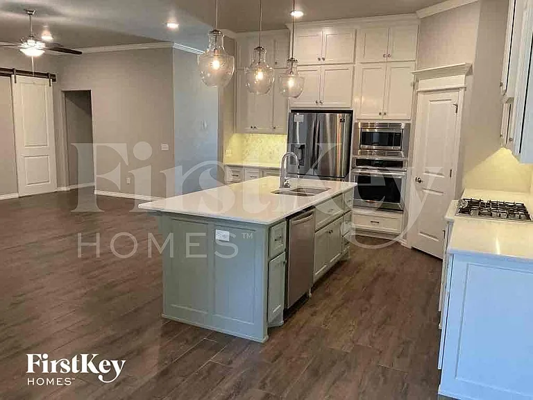 2504 Gerald Ct — Photo 10