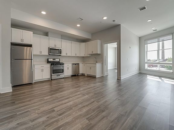 5th image of 660 Grand St APT 211
