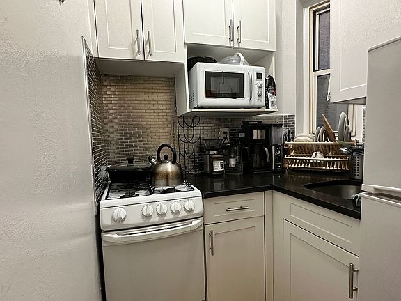 4th image of 519 E 81st St APT 3B