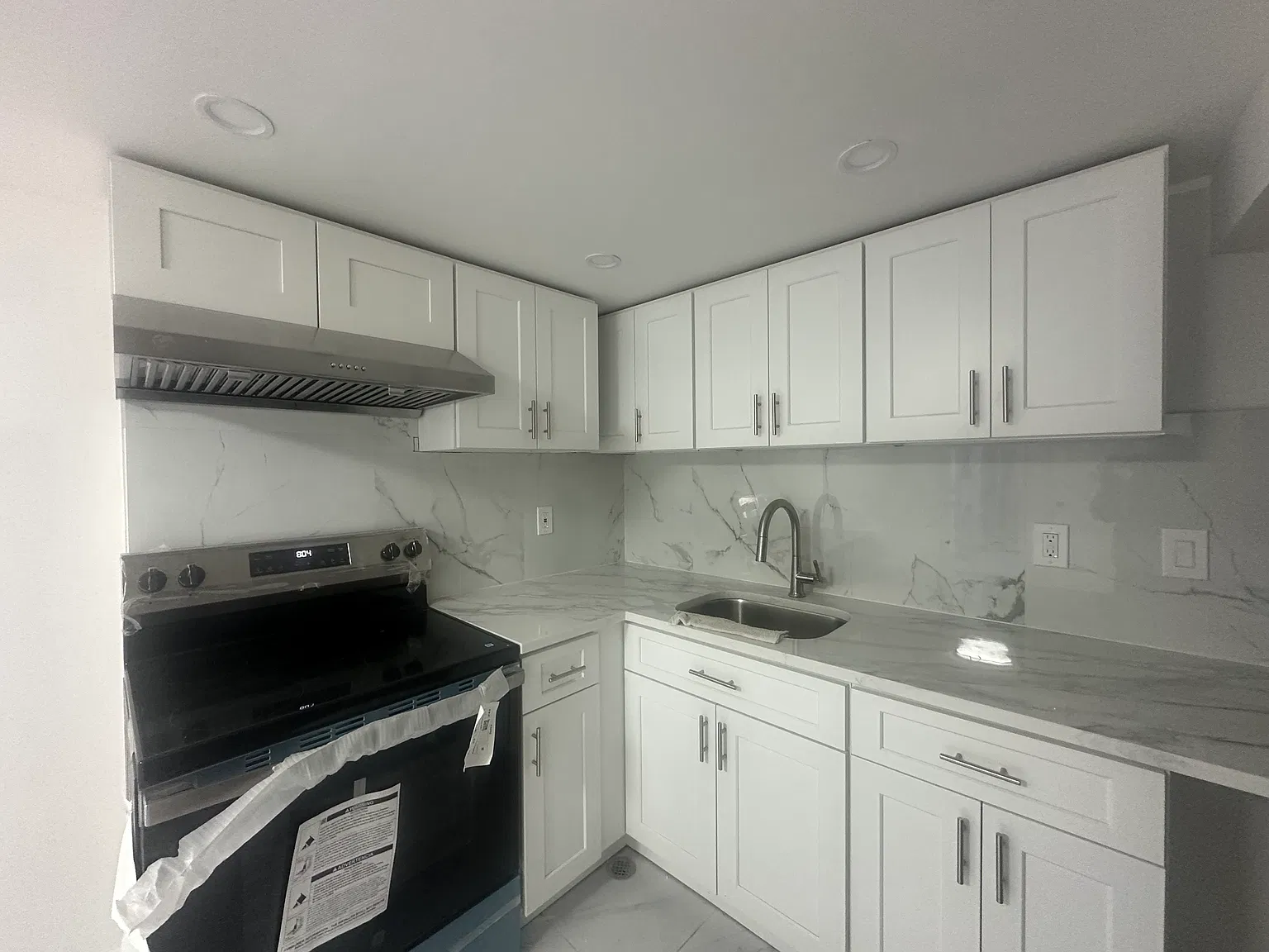3 bed, 900 sqft, $2,700 — Photo 4