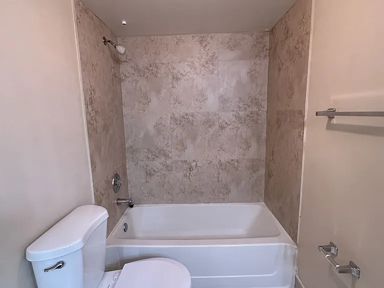2811 N Oakland Forest Dr #209 — Photo 17
