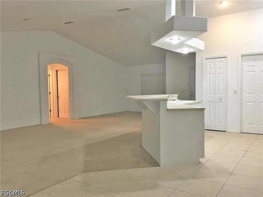 3 bed, 2.0 bath, 1817 sqft, $1,750 — Photo 3