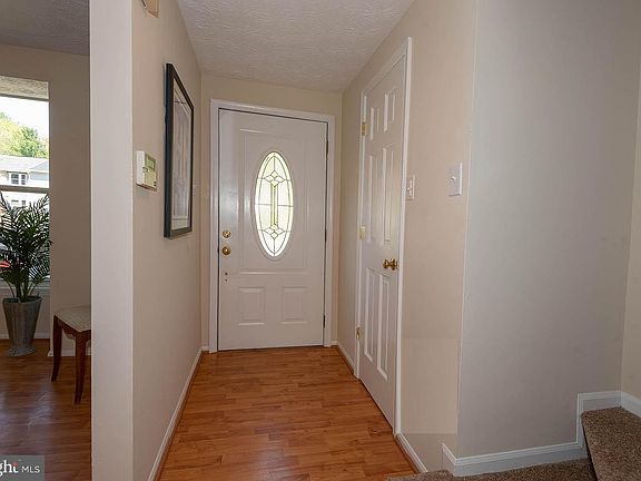 2nd image of 565 Melissa Ct