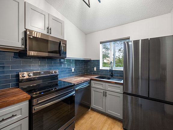 5th image of 5214 Stacy St #10