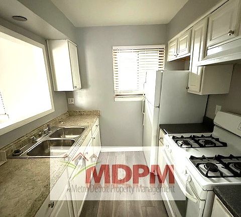 4th image of 20415 W 7 Mile Rd APT 302