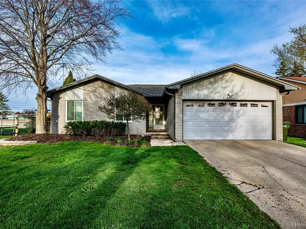 36832 Carriage Dr, Sterling Heights, MI 48310