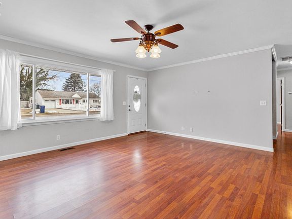 5th image of 3006 N Bayview Ln