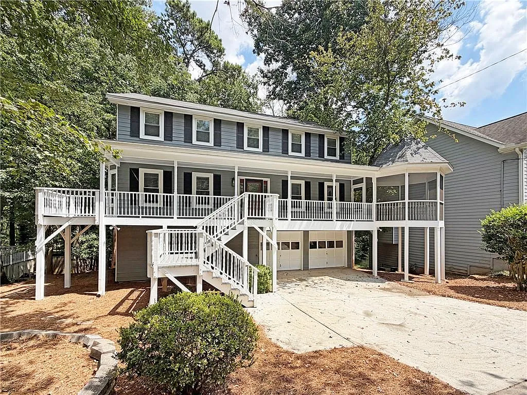4 bed, 3.0 bath, 2660 sqft, $2,800 — Photo 2