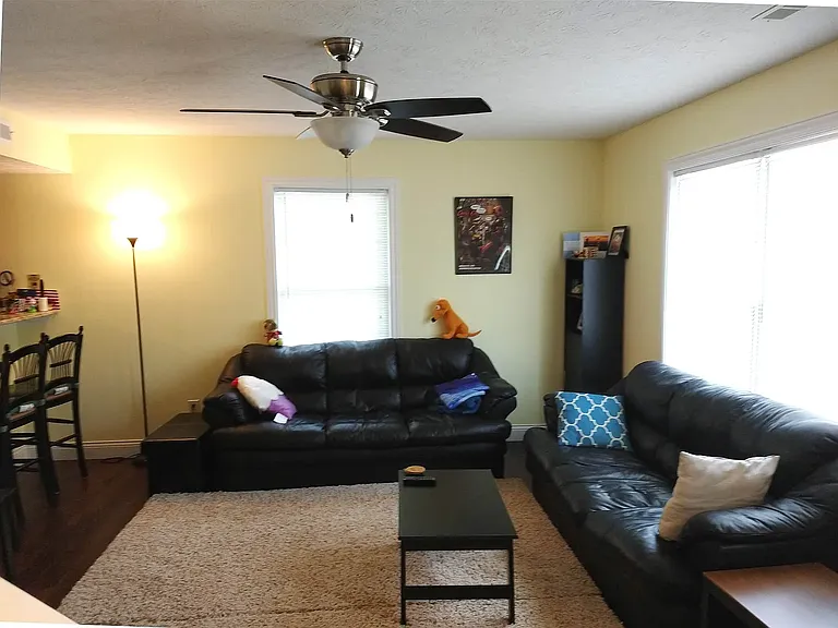 1752 W Countryside Ln — Photo 5