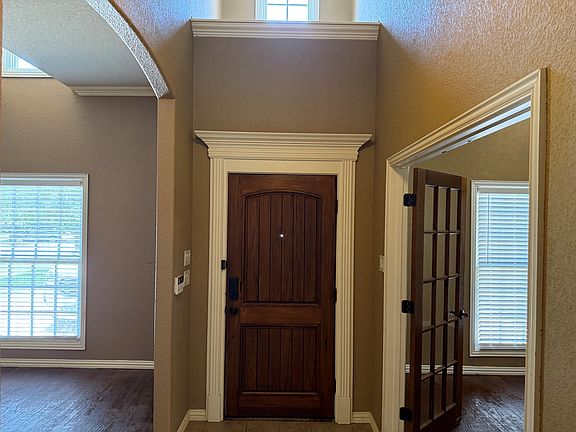 5th image of 2207 Canterbury Dr