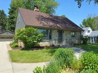 515 N 103rd St, Wauwatosa, WI 53226
