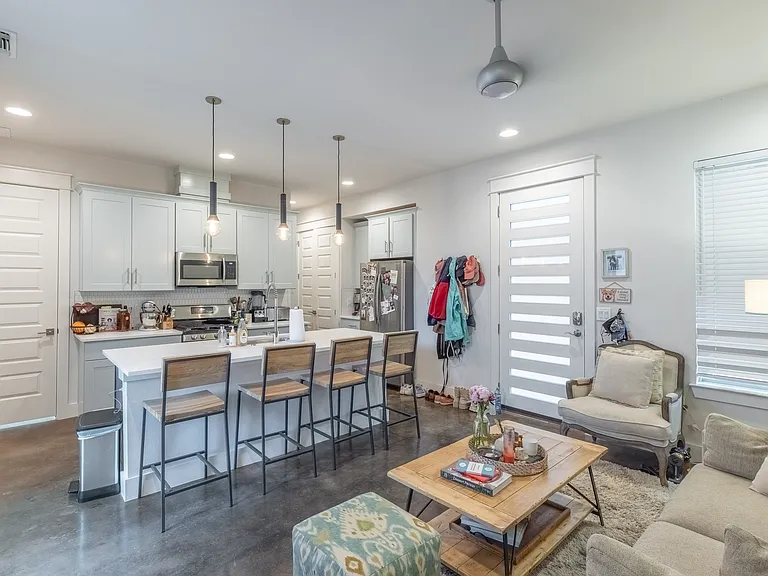 1708 Haskell St #B — Photo 4