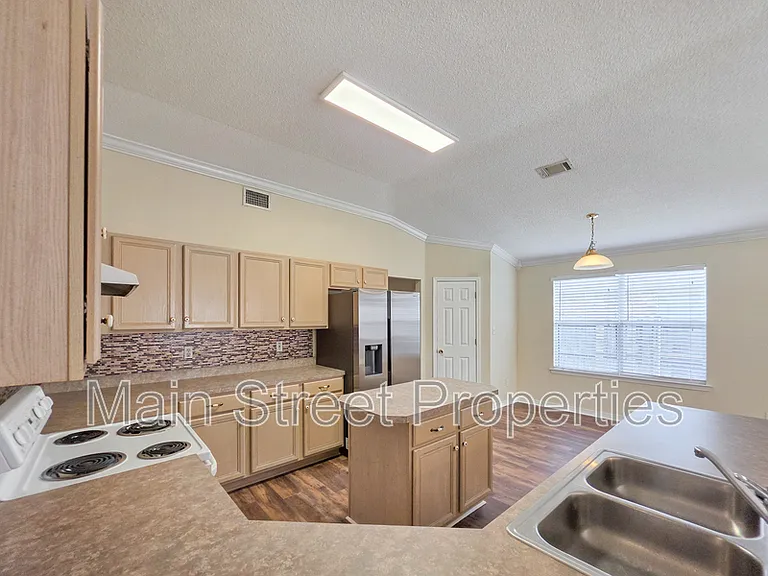 1057 Freeboard Blvd — Photo 8