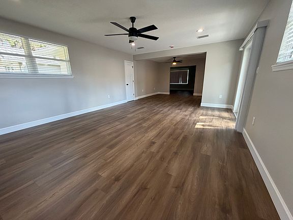4th image of 258 NW Burk Ave