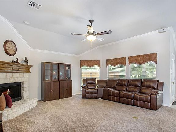 5th image of 928 Park Forest Dr