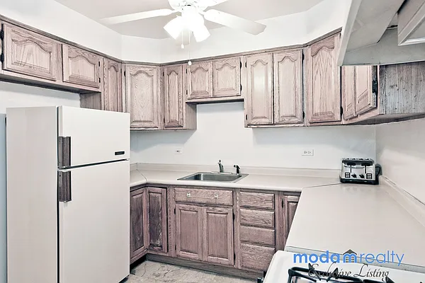 Sold by Moda Realty | media 35