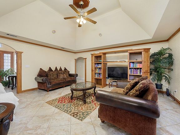 5th image of 508 Ebony Ln