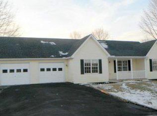 90 Pembroke Ln, Falling Waters, WV 25419