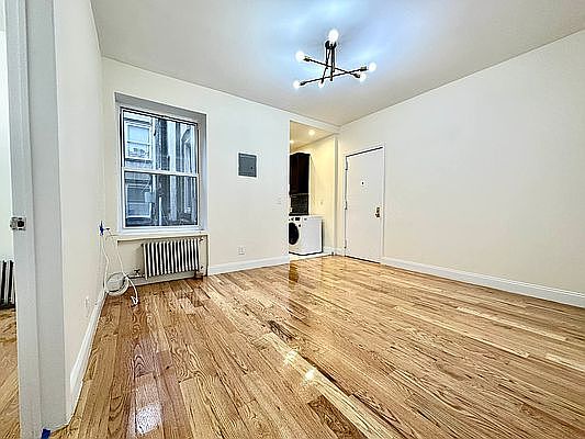 3rd image of 709 De Kalb Ave #11