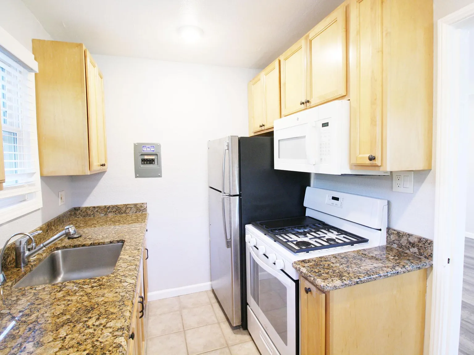2288 Williams St — Photo 2