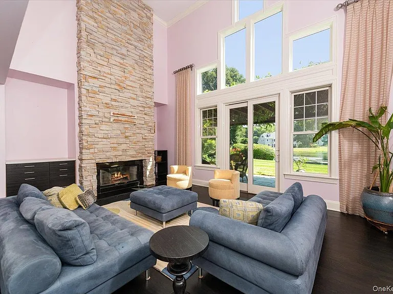 53 Pembroke Dr — Photo 12