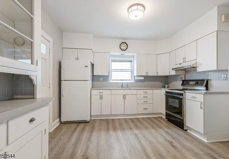 35 Montrose Ave — Photo 10