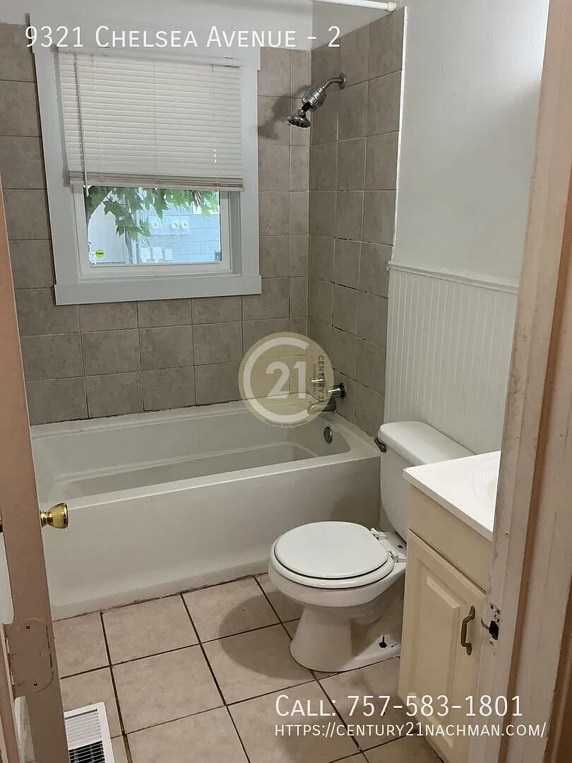 Spacious two bedroom duplex — Photo 4