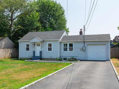 80 Kensington Court, Copiague, NY, 11726