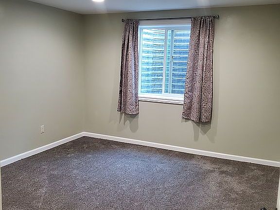 4th image of 1361 Bluebird Ln
