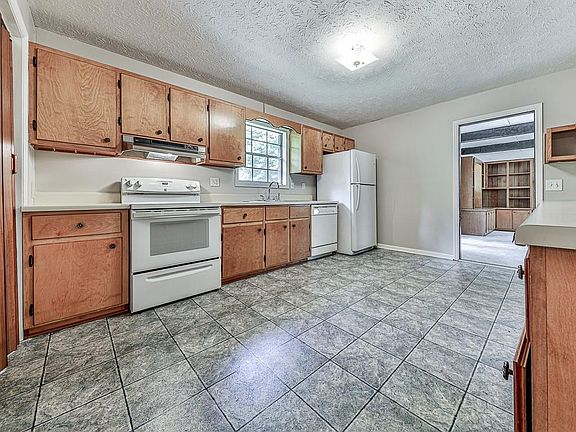 3rd image of 6126 Knights Ln
