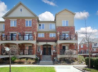 47 Hays Blvd #3, Oakville, ON L6H 0J1