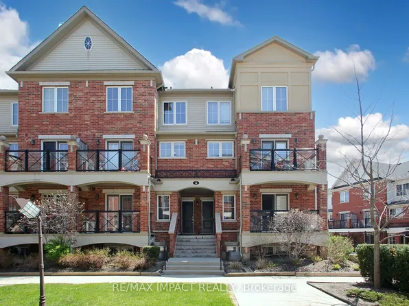 47 Hays Blvd #3, Oakville, ON L6H 0J1
