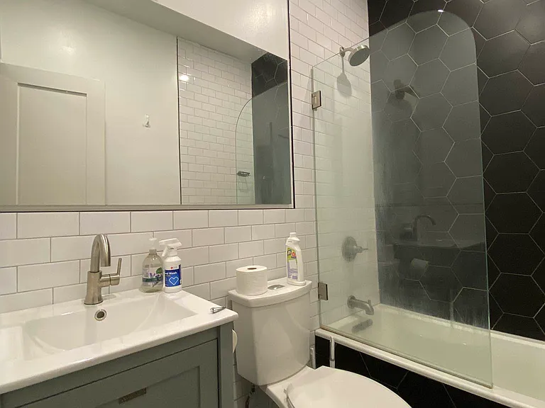 521 Decatur St #2A — Photo 16
