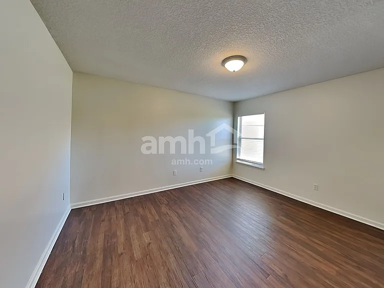341 Diana Ct — Photo 16