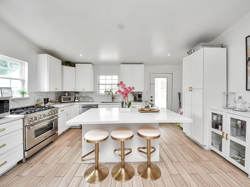 1st image of 220 Styers St