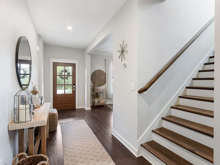 3334 Vinemont Dr — Photo 6