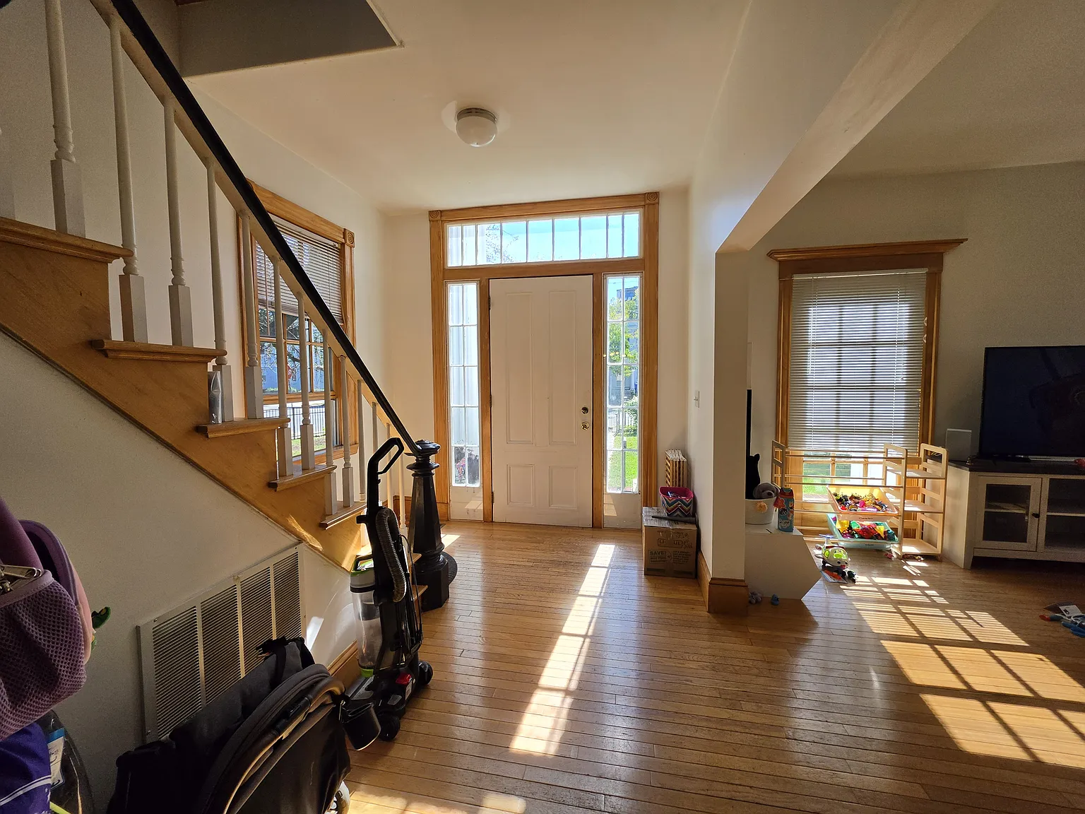 3 bed, 1.5 bath, 1400 sqft, $4,200 — Photo 3
