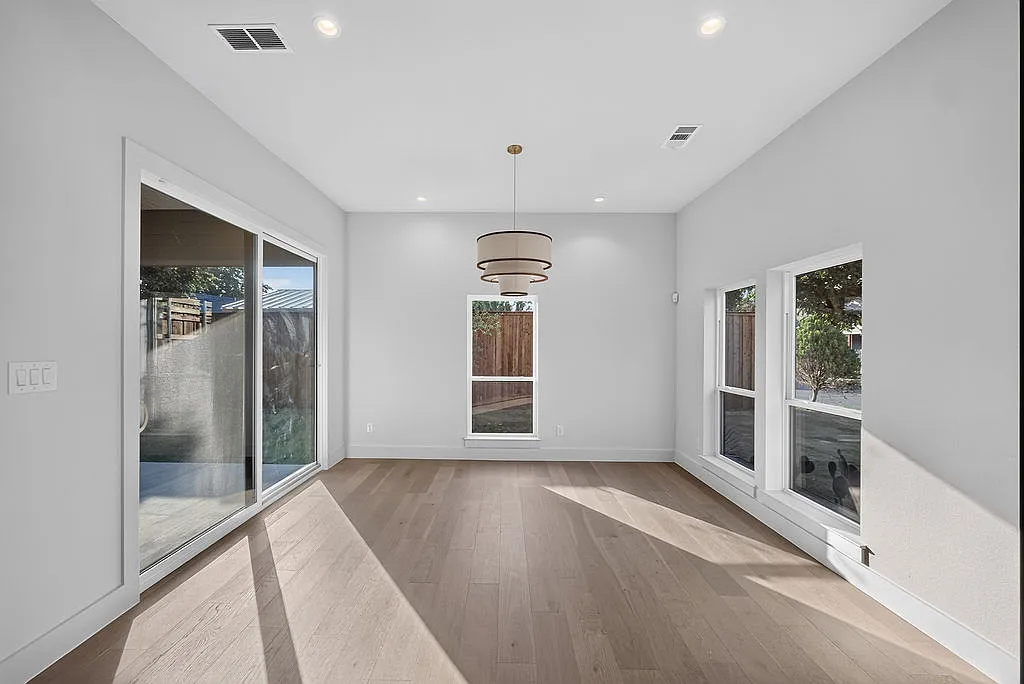 3 bed, 2234 sqft, $3,800 — Photo 3