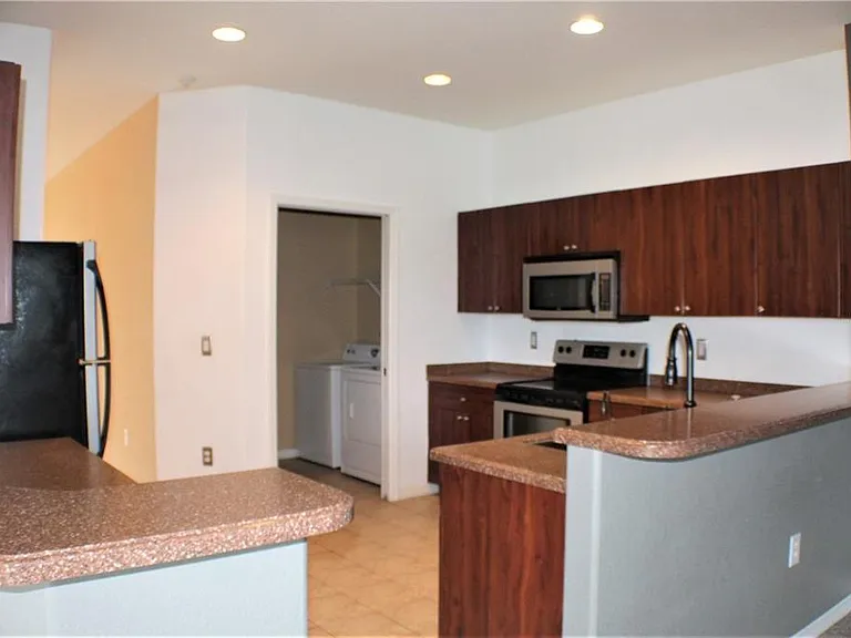 368 Eppinger Dr — Photo 4