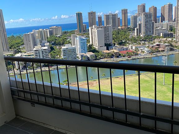 Partial ocean view you can watch the fireworks from the lanai
