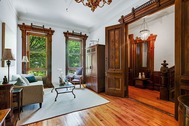 1st image of 29 Mount Morris Park W