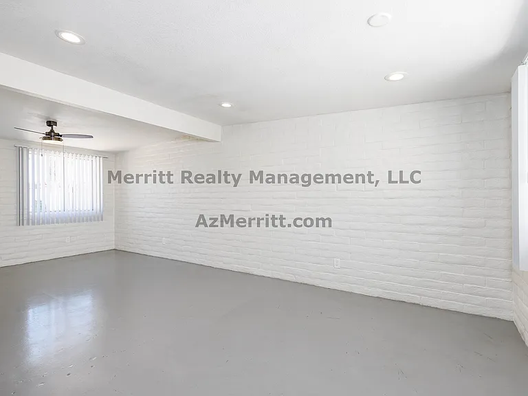 50 W King Rd #11 — Photo 3