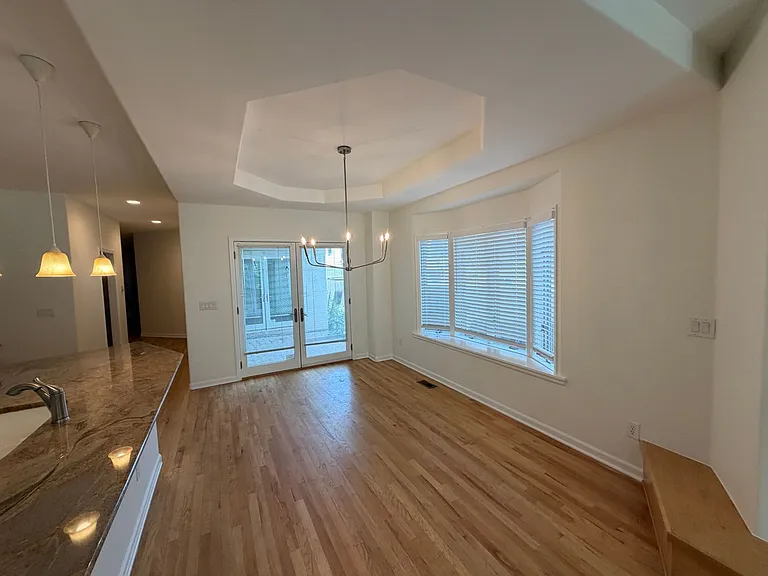 225 S Monroe St — Photo 5